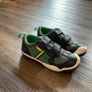 Gently worn Plae Velcro shoes